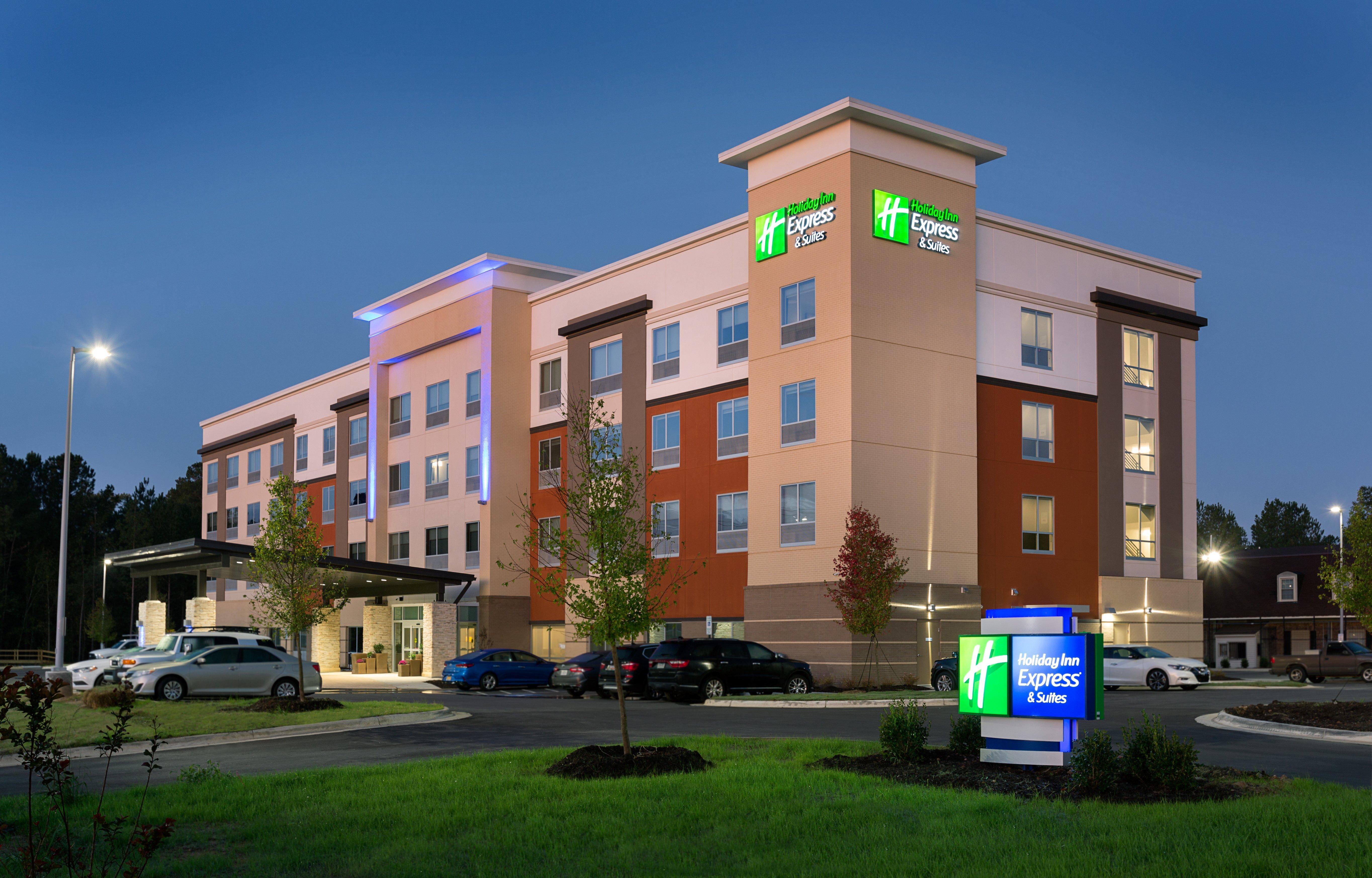 Holiday Inn Express & Suites - Fayetteville South, An Ihg Hotel Exterior photo