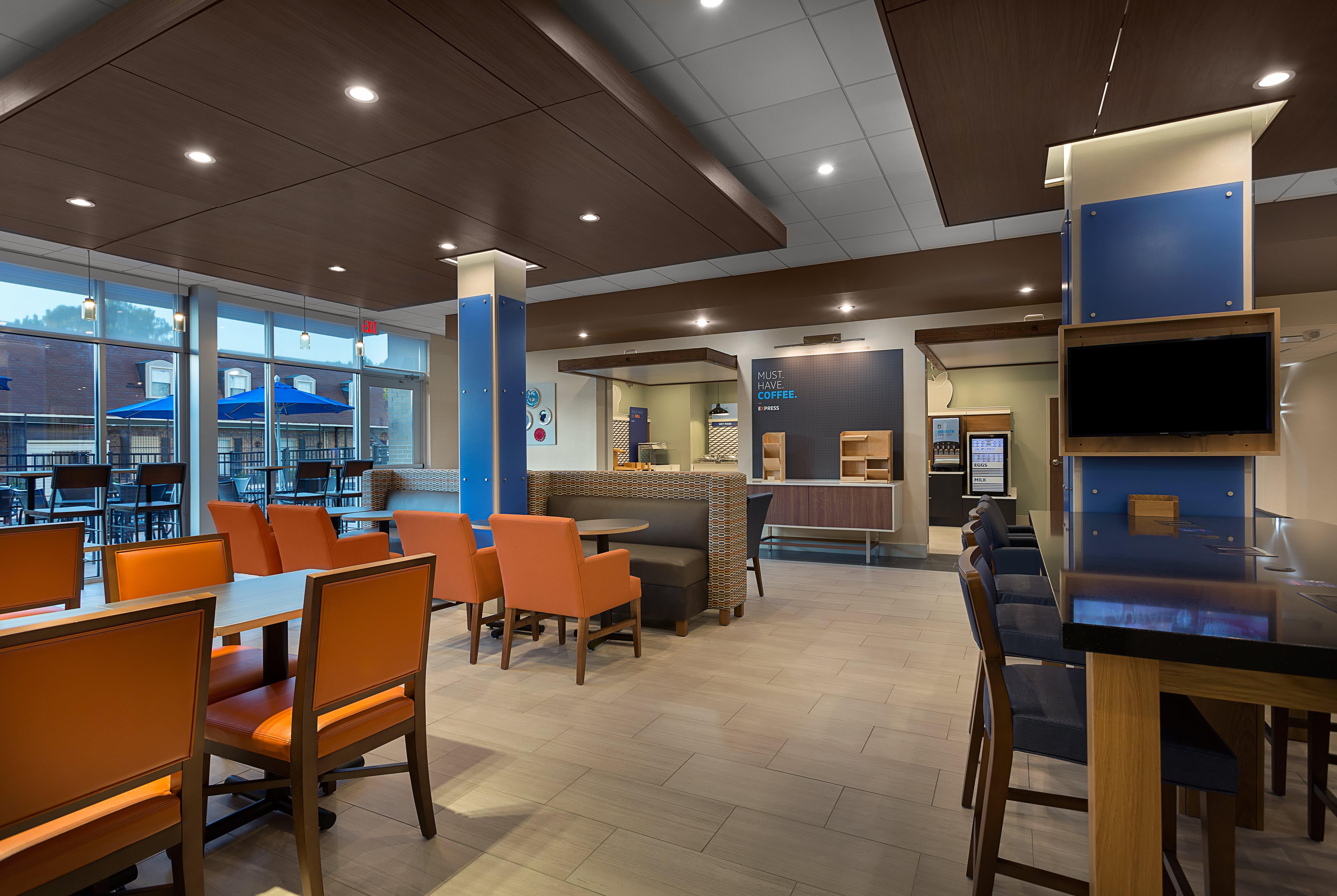 Holiday Inn Express & Suites - Fayetteville South By Ihg Exterior photo